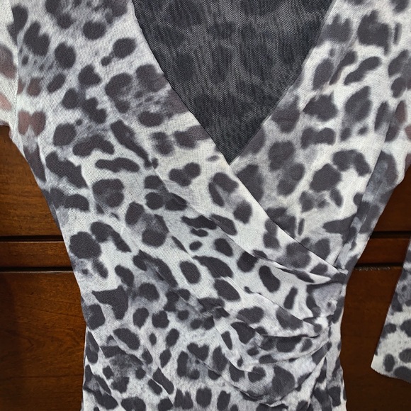 Bebe Leopard print 3/4 length shirt - Picture 5 of 9